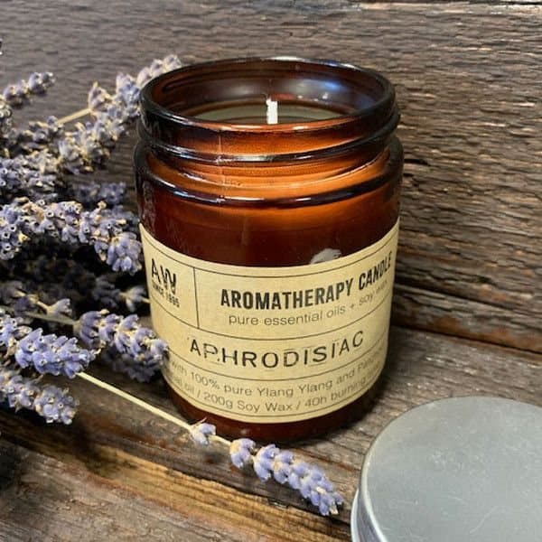 Amber glass jar aromatherapy candle