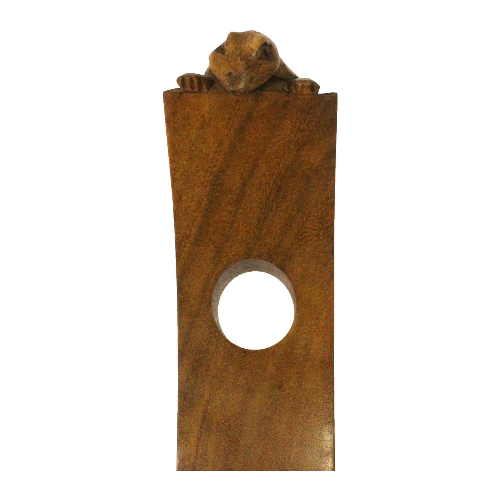 Wooden gecko balancing wine bottle holder