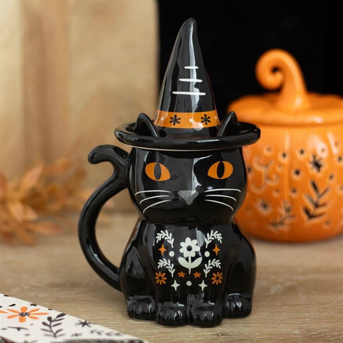 Black cat mug with a witch's hat lid