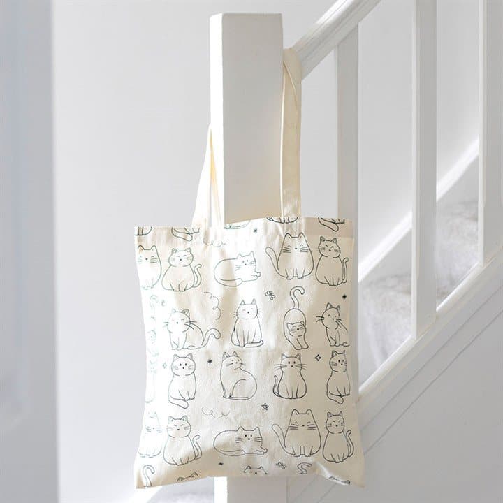 White tote bag with a cat print