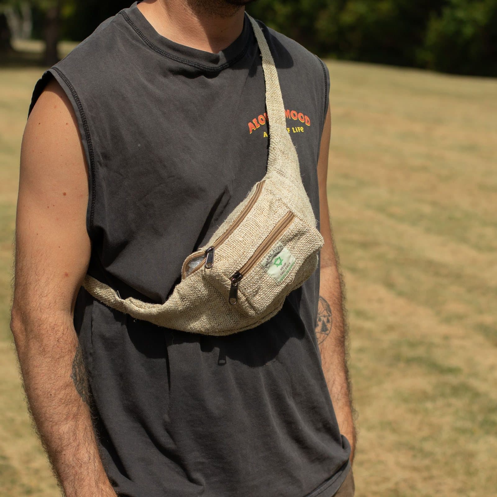 Hemp bum bag in cotton and hemp with metal fittings