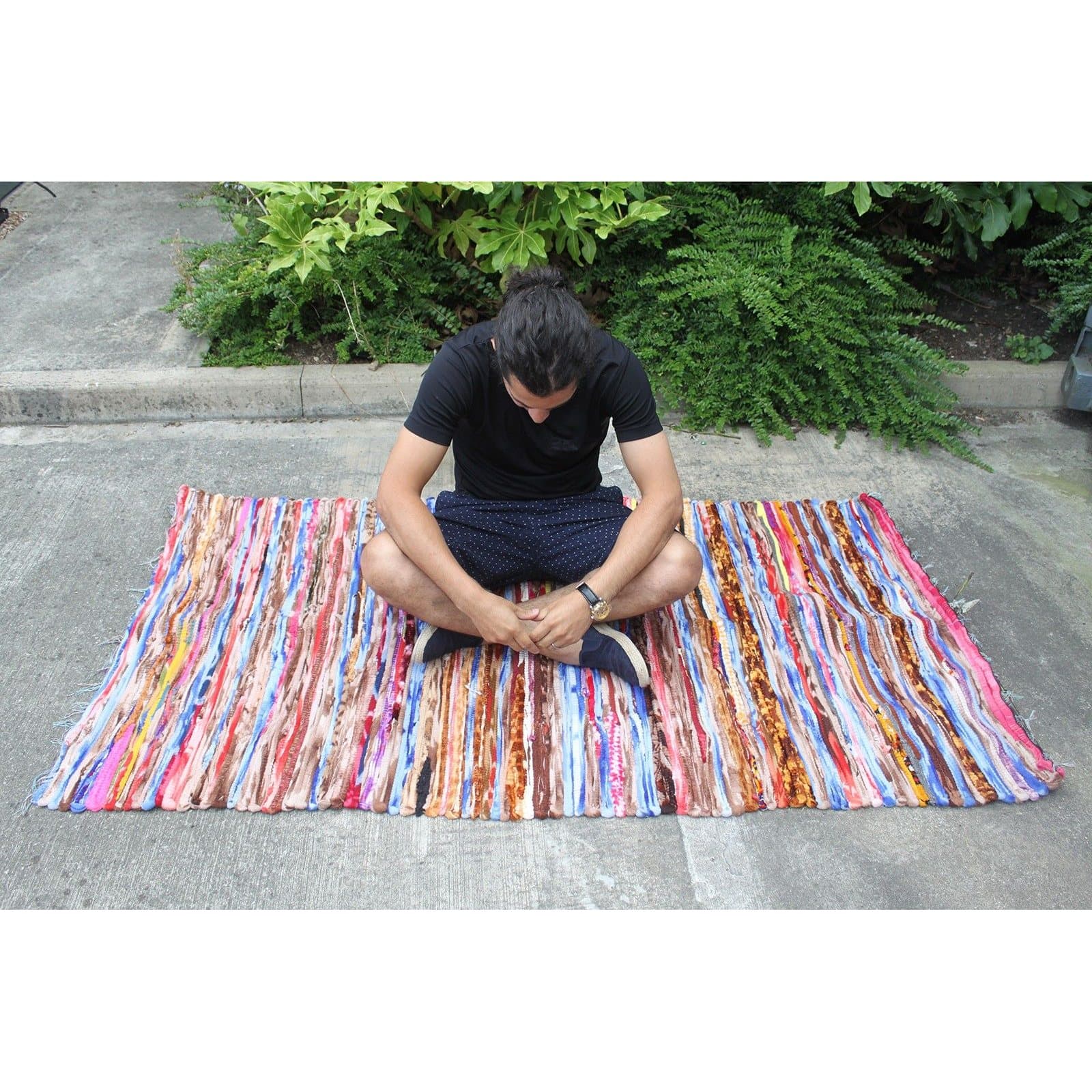 Large velvet rug, 105 x 185 cm