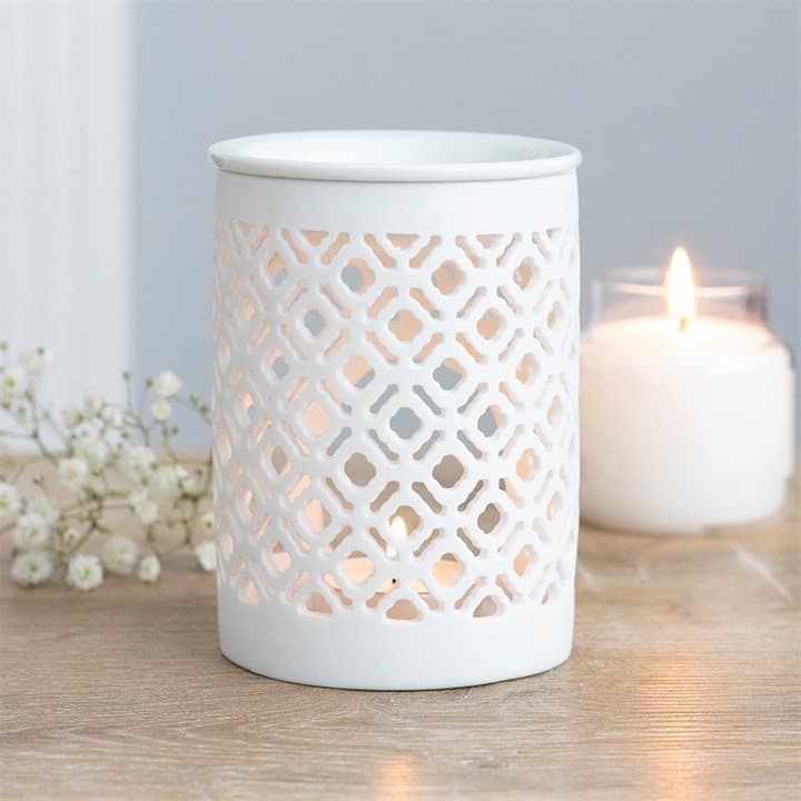 Matte ceramic oil burner with a lattice pattern