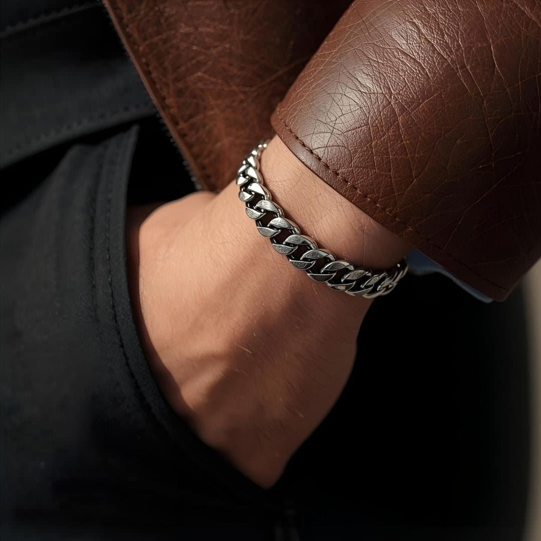 Men's silver Cuban link bracelet in stainless steel with a lustrous finish.