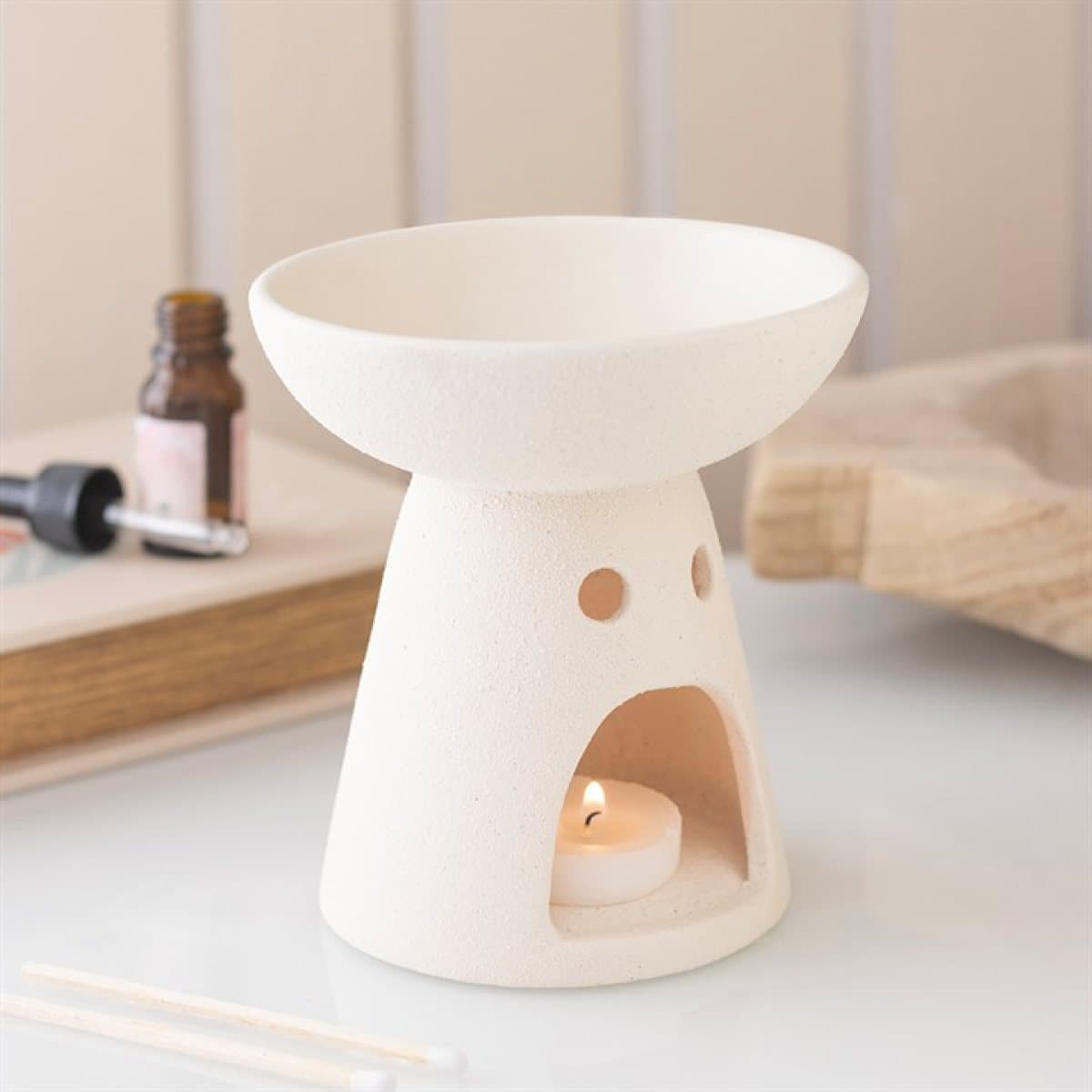 Ceramic pedestal oil burner with a simple silhouette