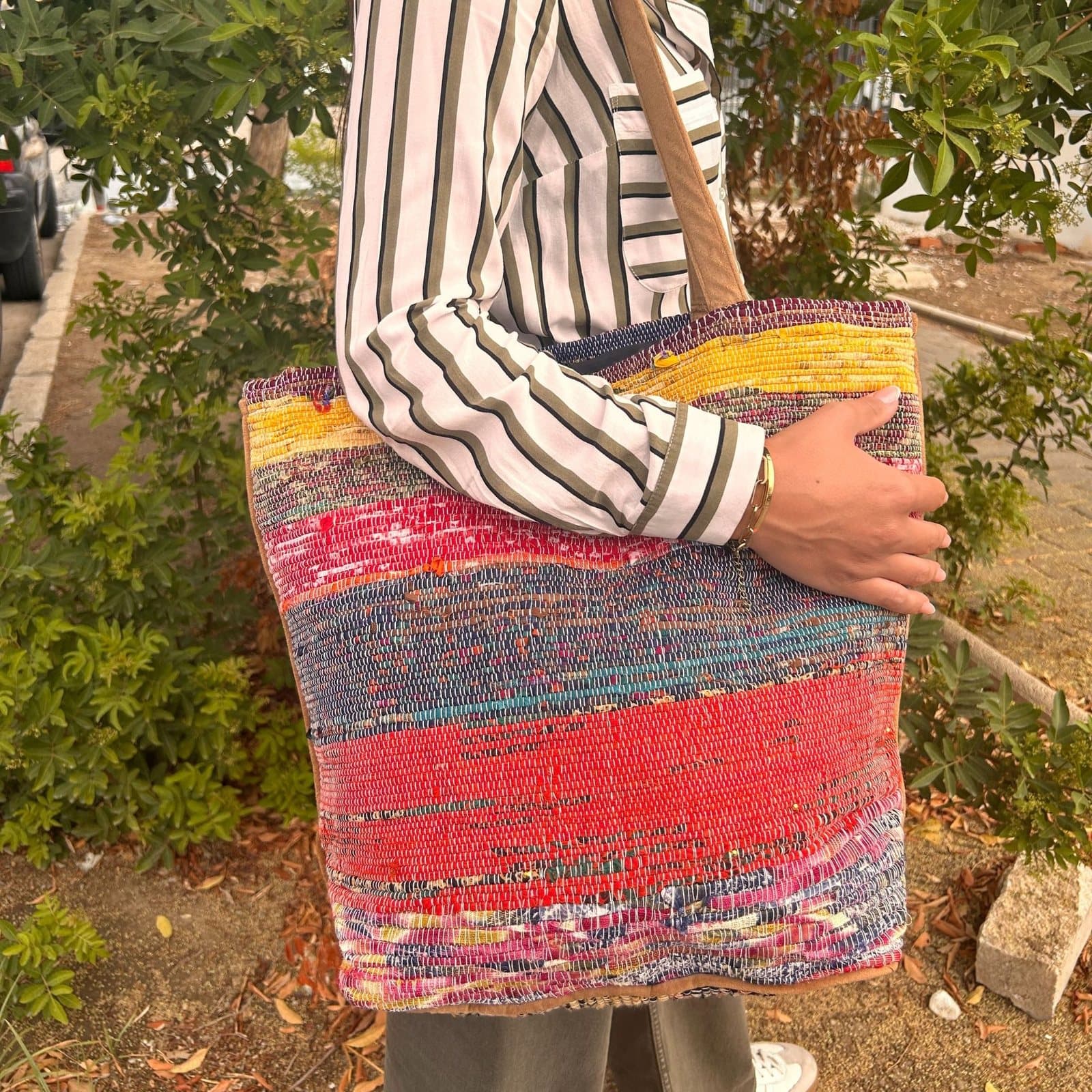 Big rug-weave bag in shades of pink