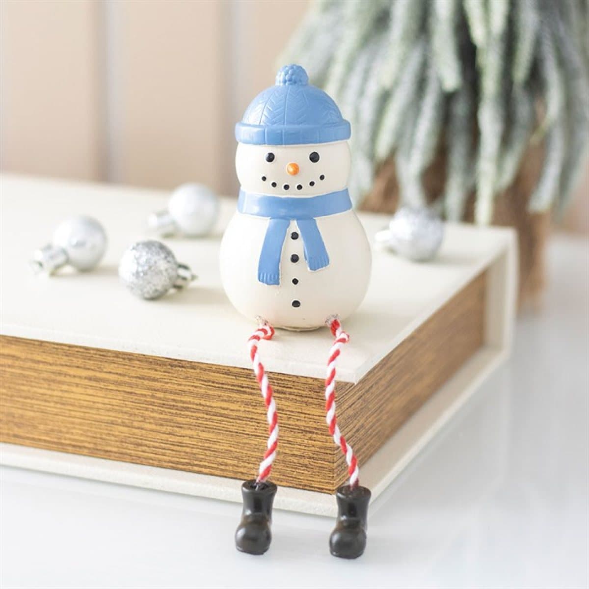 Winter snowman shelf sitter