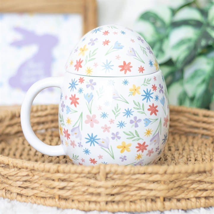 Egg-shaped mug with spring flowers