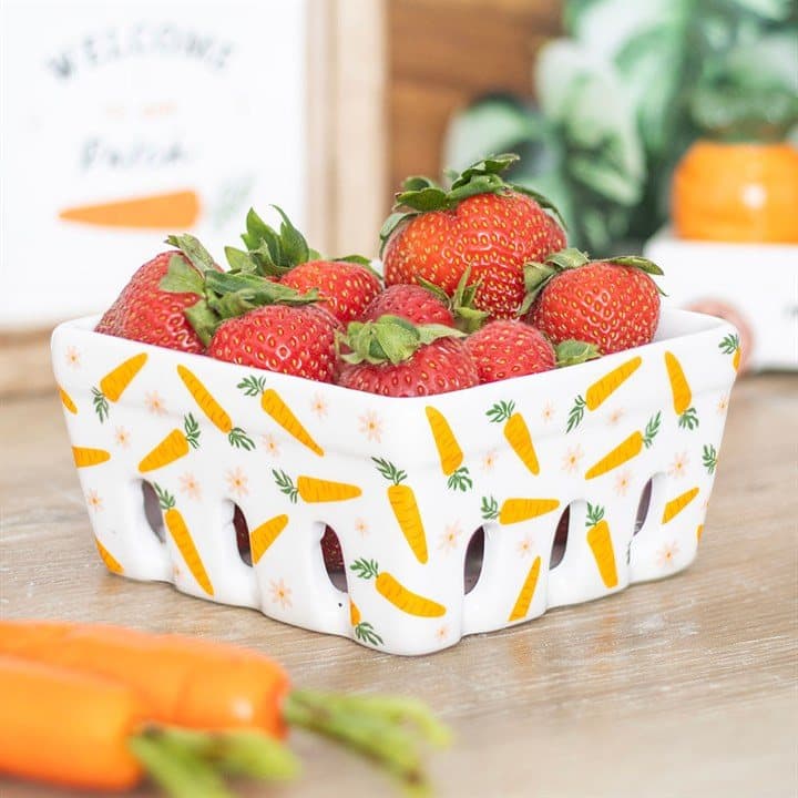 Ceramic berry basket with a carrot and daisy design