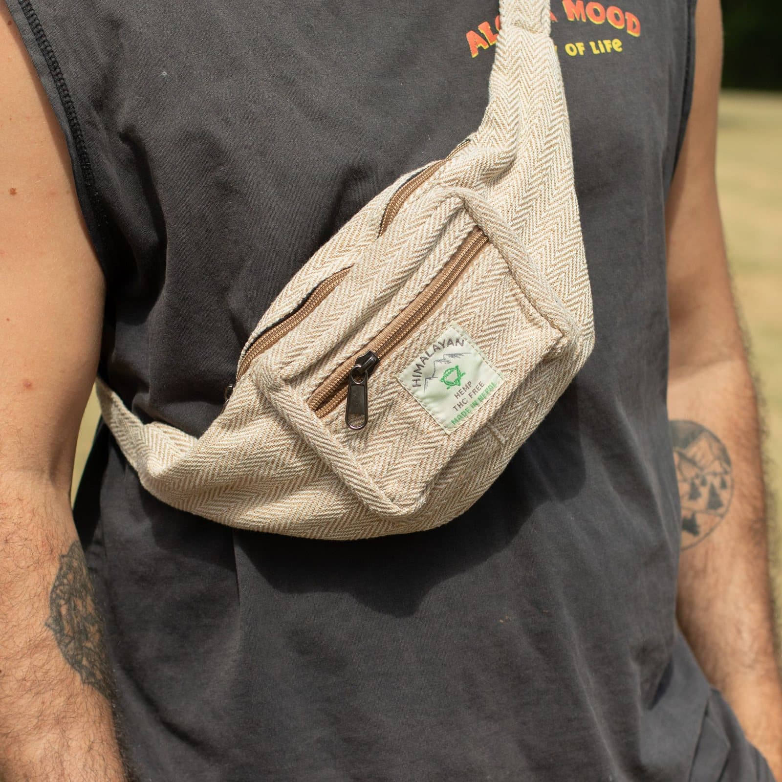 Cotton and hemp belt bag in Natural and Blue
