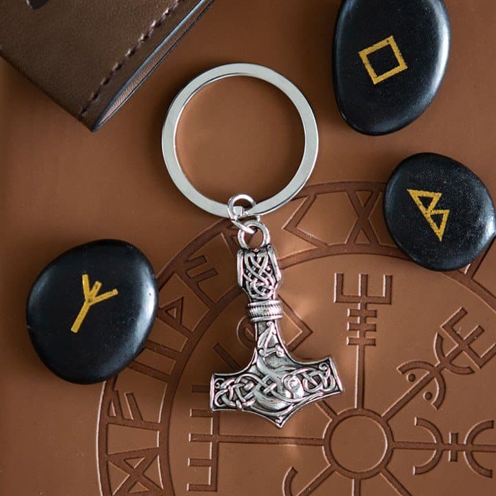 Alloy Mjölnir hammer keyring on a cardboard backing card