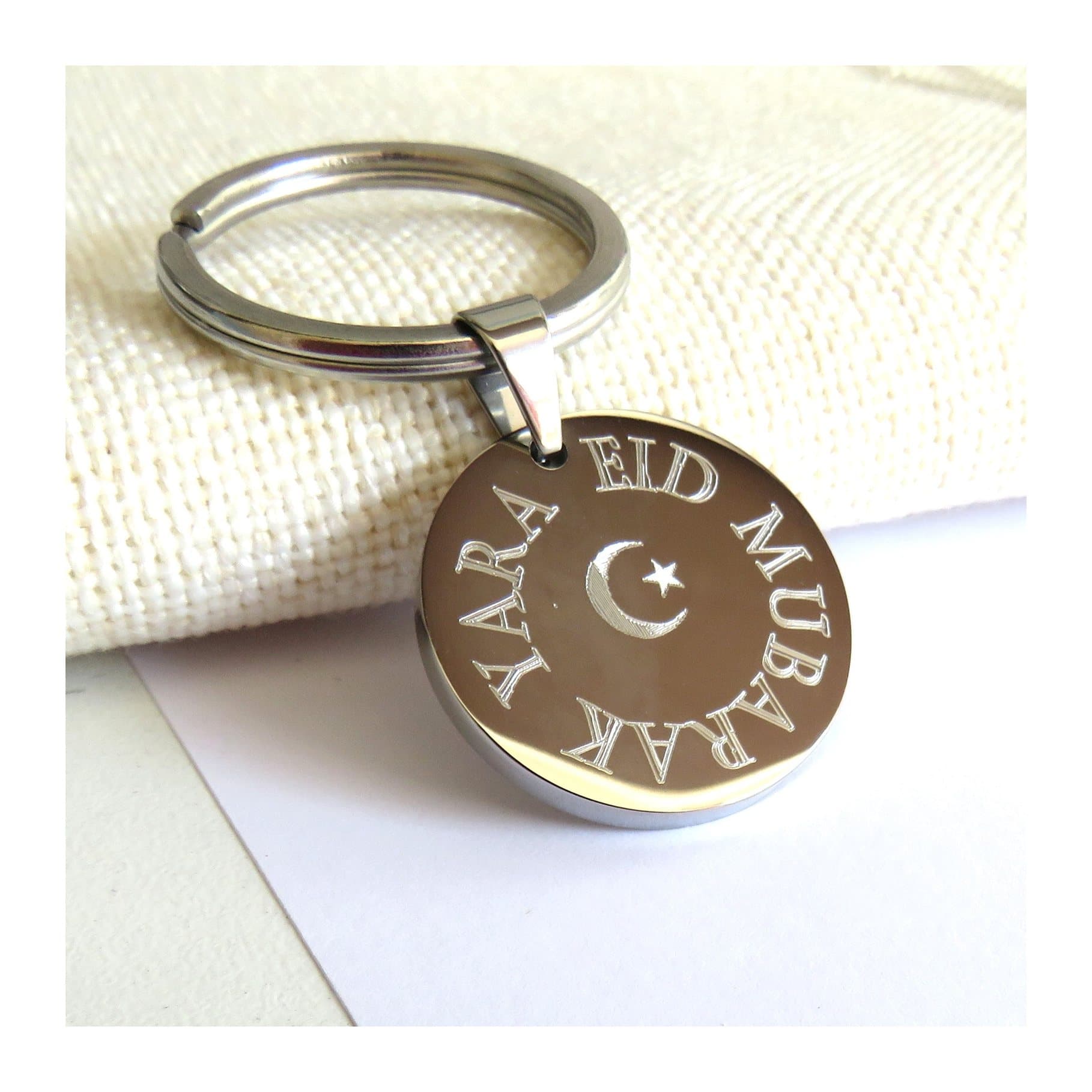 Round keyring with an Eid Mubarak crescent moon and star at its centre
