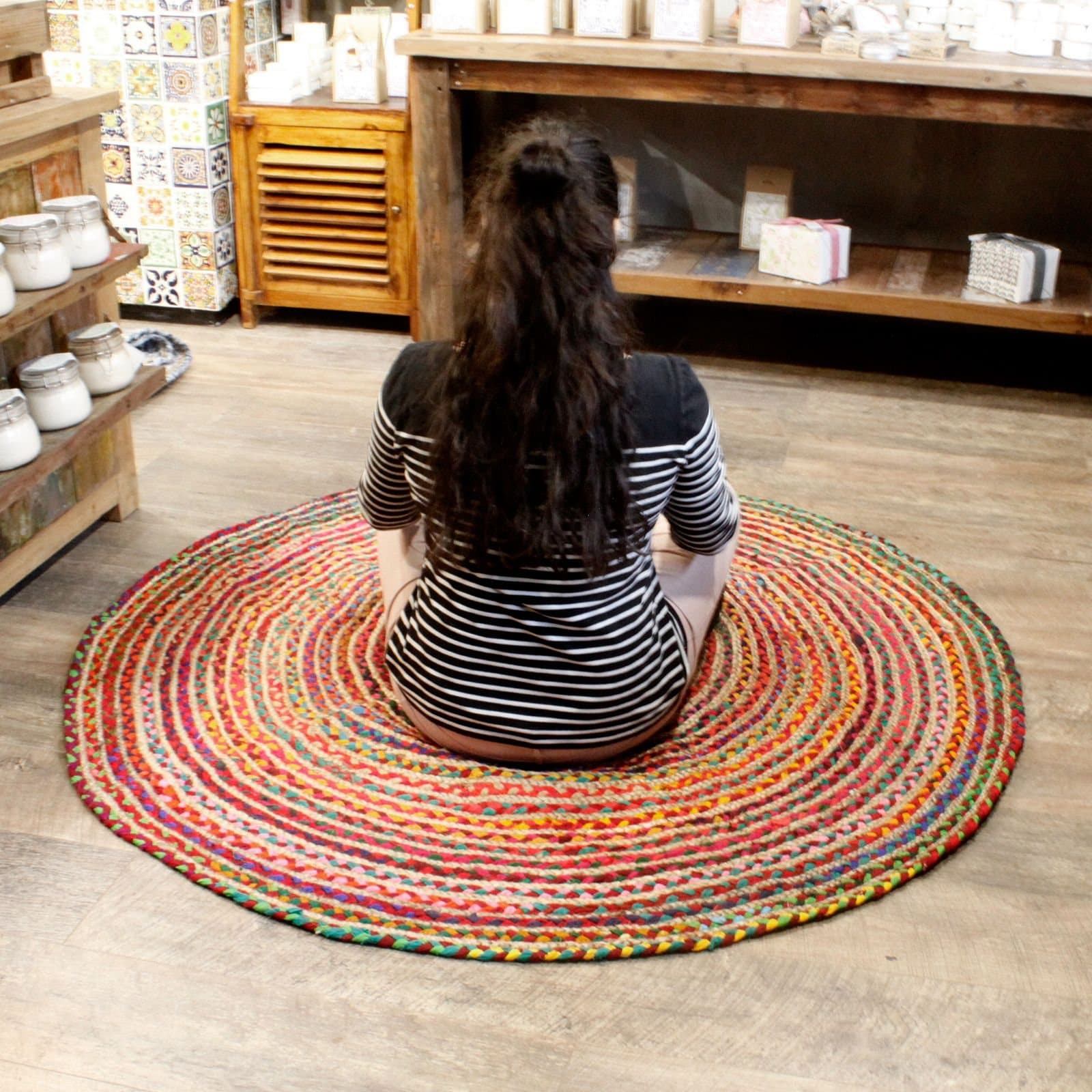 Round handmade jute and recycled cotton rug