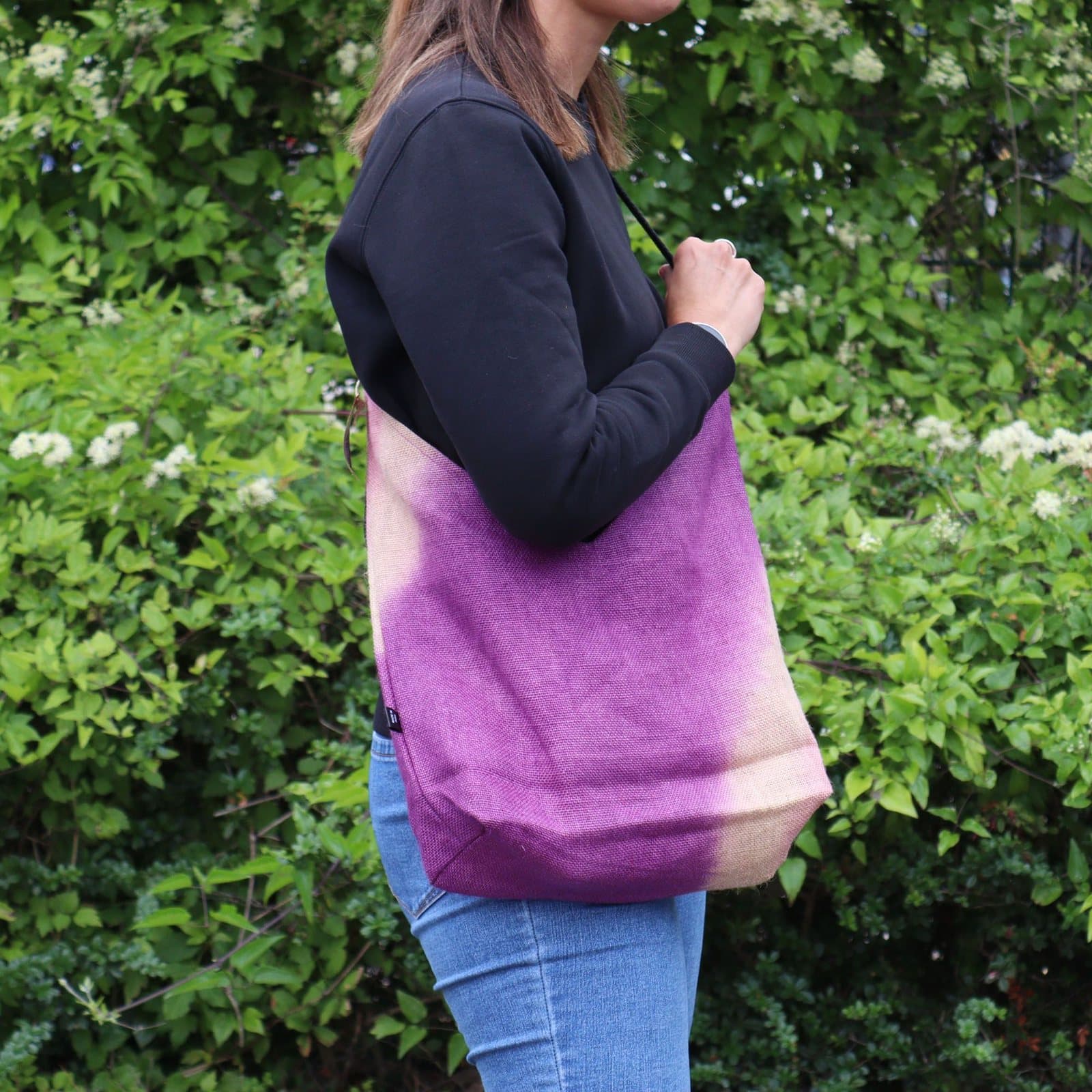 Antique fuchsia shoulder tote bag with a gold magnetic closure