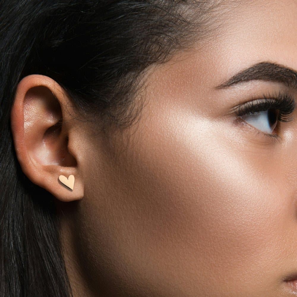 Tilted heart gold stud earrings