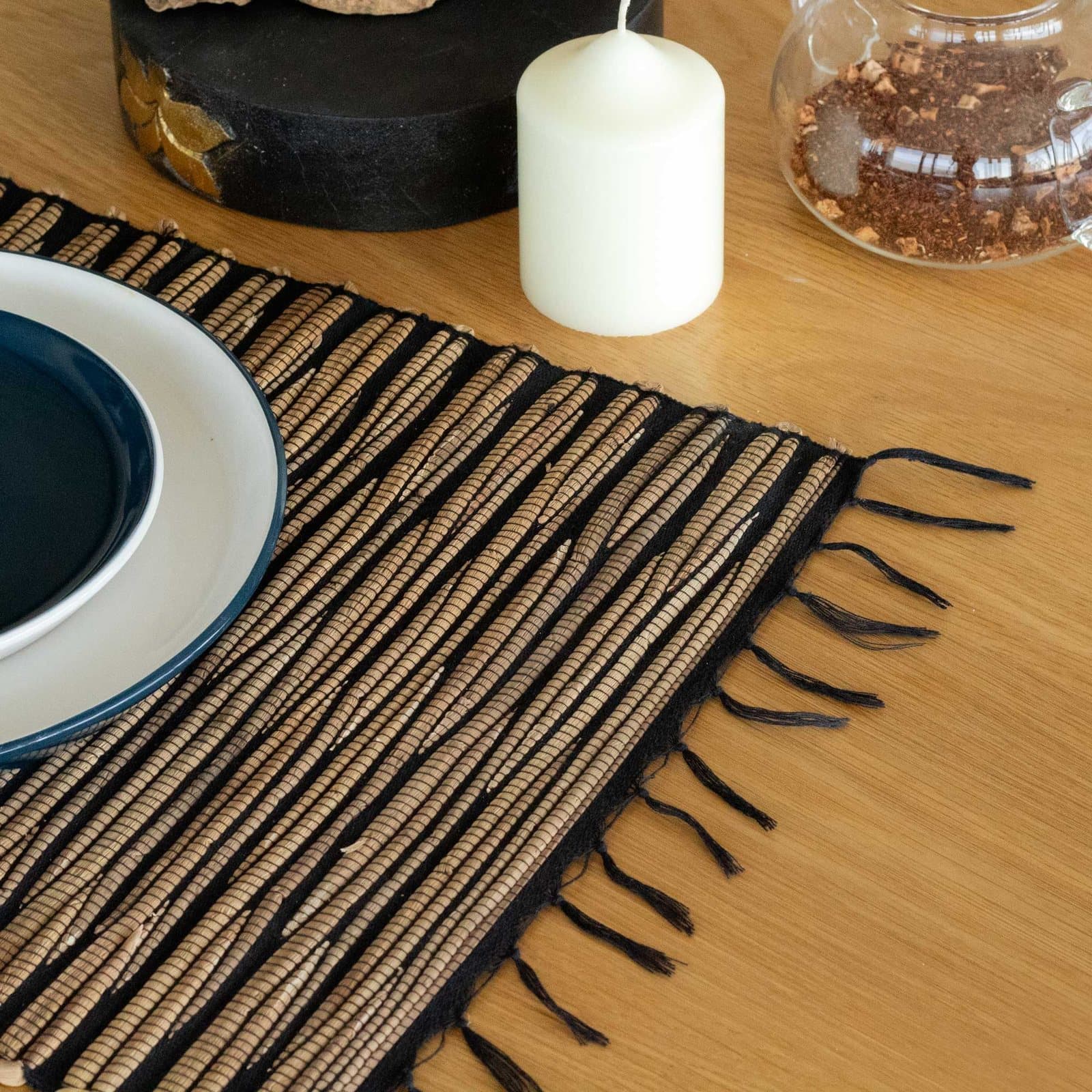 Water hyacinth tiger placemat with fringed edges